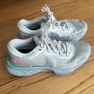 Great condition Nike invincible run recovery shoes women’s size 7.5